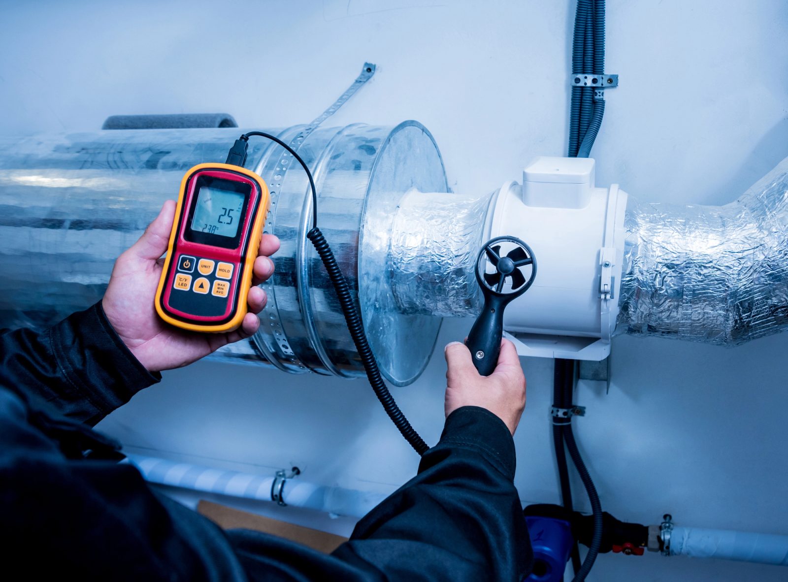 Redni pregled stojev in naprav zagotavlja varno delovno okolje